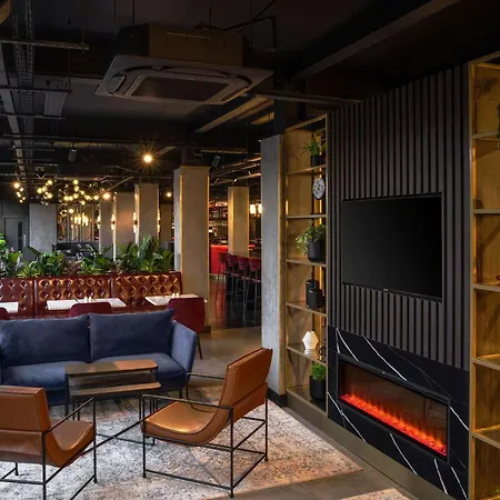 Radisson Red London Gatwick Airport-3
