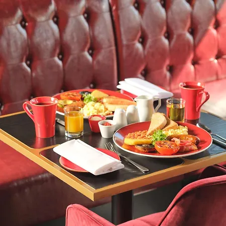 Radisson Red London Gatwick Airport-2